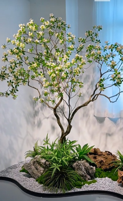 Modern style greenery installation